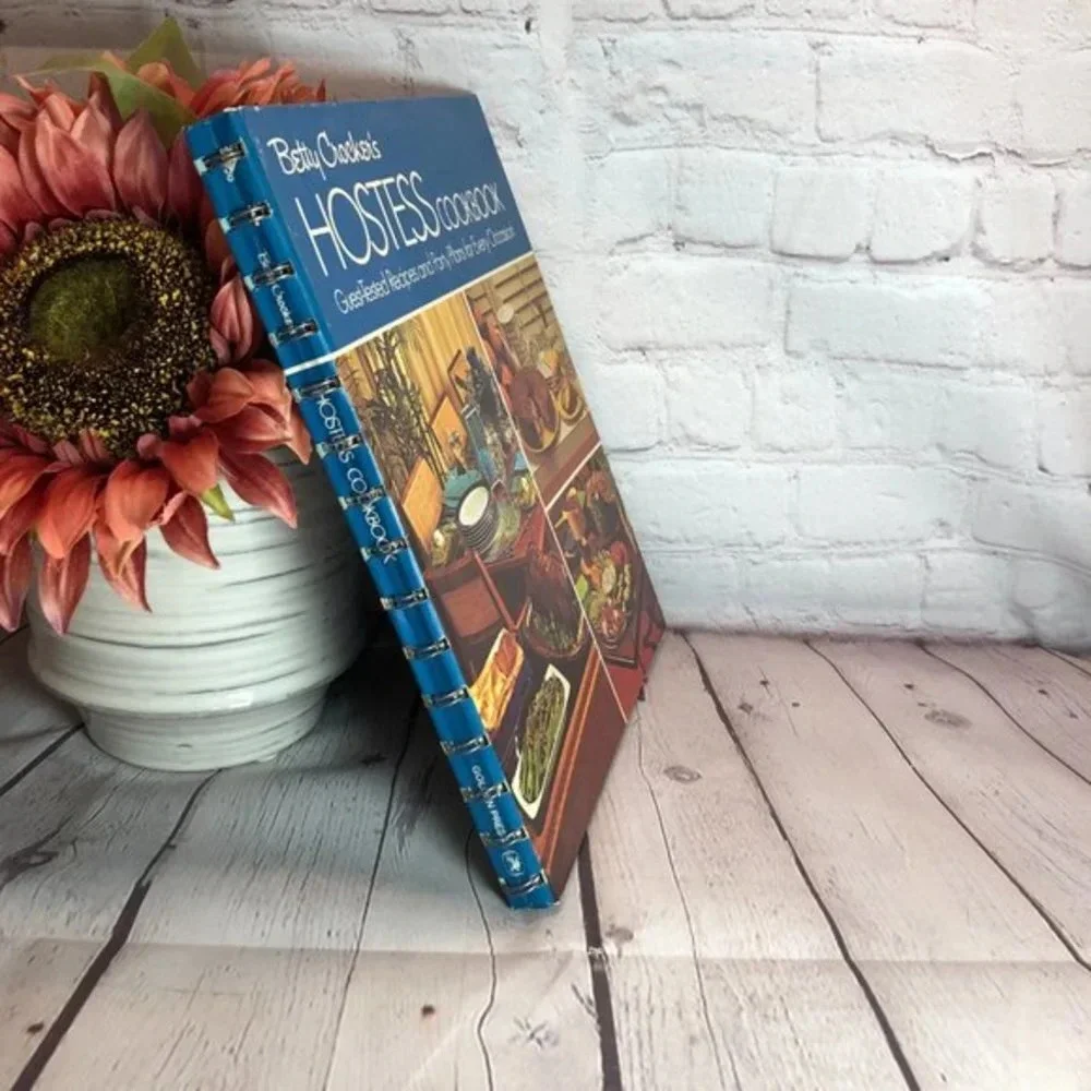 Vintage 1972 BETTY CROCKER'S HOSTESS cookbook